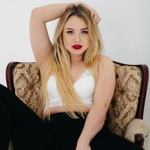 Kritika  Escorts